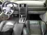 2006 Chrysler 300 C SRT-8 z VIN 2C3LA73W76H102777, wystawiony jako Copart lot #60065925 z przebiegiem 97 765 mil mil oraz Szkoda całkowita • Salvage title. Historia ofert i sprzedaży dostępna na DreamBid. Obrazek 8.