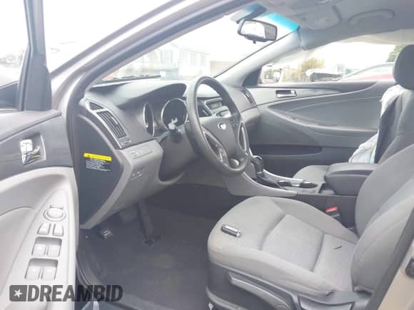 2013 Hyundai Sonata Limited z VIN KMHEC4A49DA087057, wystawiony jako IAAI lot #43016219 z przebiegiem 90 732 mil mil oraz . Historia ofert i sprzedaży dostępna na DreamBid. Obrazek 5.