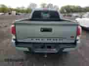 2022 Toyota Tacoma SR z VIN 3TYSZ5AN6NT076787, wystawiony jako Copart lot #86312735 z przebiegiem 22 446 mil mil oraz Szkoda całkowita • Salvage title. Historia ofert i sprzedaży dostępna na DreamBid. Obrazek 6.
