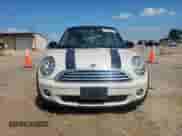 2010 MINI Hardtop с VIN WMWMF3C50ATZ61512, выставлен на аукционе Copart как лот 57819095 с пробегом 150 848 миль миль и Чистый • Clean title. История ставок и продаж доступна на DreamBid. Изображение 5.