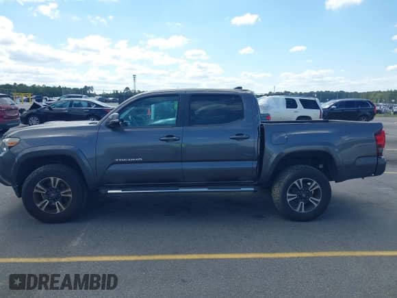 2019 Toyota Tacoma SR5 с VIN 5TFAZ5CN6KX076900, выставлен на аукционе IAAI как лот 43184388 с пробегом 110 382 миль миль и . История ставок и продаж доступна на DreamBid. Изображение 14.