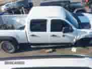 2014 Chevrolet Silverado 2500HD Work Truck z VIN 1GC1KVCG6EF144919, wystawiony jako IAAI lot #42968279 z przebiegiem 145 810 mil mil oraz . Historia ofert i sprzedaży dostępna na DreamBid. Obrazek 14.