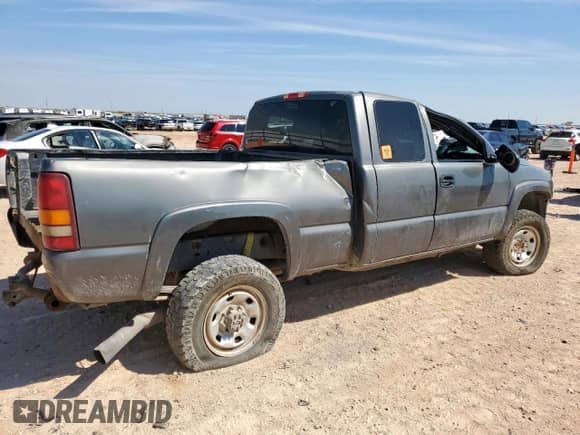 2001 Chevrolet Silverado 2500HD LS with VIN 1GCHC29U01E324615, listed as a Copart auction lot 71101585 with Not provided miles and Salvage title. Bid and sale history available at DreamBid. Image 3.