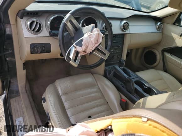 2006 Ford Mustang GT Deluxe z VIN 1ZVHT82H865148692, wystawiony jako Copart lot #67680825 z przebiegiem 227 694 mil mil oraz Szkoda całkowita • Salvage title. Historia ofert i sprzedaży dostępna na DreamBid. Obrazek 8.