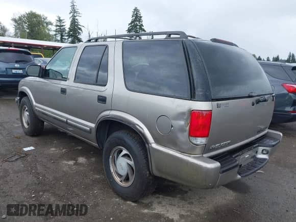 2001 Chevrolet Blazer LT with VIN 1GNDT13W71K243705, listed as a IAAI auction lot 42304622 with 200,135 mi miles and . Bid and sale history available at DreamBid. Image 3.