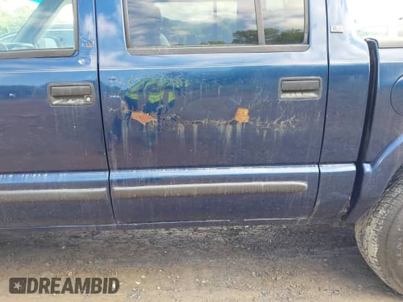 2001 Chevrolet S-10 LS with VIN 1GCDT13WX1K200291, listed as a IAAI auction lot 42352260 with 154,271 mi miles and . Bid and sale history available at DreamBid. Image 15.