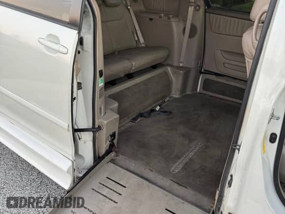 2009 Toyota Sienna XLE with VIN 5TDZK22C09S247890, listed as a Copart auction lot 86327845 with 95,435 mi miles and Clean title. Bid and sale history available at DreamBid. Image 6.