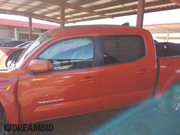 2017 Toyota Tacoma SR5 with VIN 3TMAZ5CN4HM037804, listed as a IAAI auction lot 42257268 with 119,672 mi miles and . Bid and sale history available at DreamBid. Image 14.