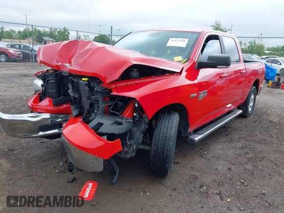 2020 Ram 1500 SLT z VIN 1C6RR6TT1LS135171, wystawiony jako IAAI lot #42337498 z przebiegiem 49 534 mil mil oraz . Historia ofert i sprzedaży dostępna na DreamBid. Obrazek 2.