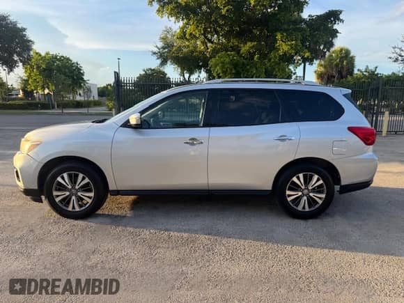 2017 Nissan Pathfinder SV z VIN 5N1DR2MN2HC672804, wystawiony jako Copart lot #69155945 z przebiegiem Nie podano mil oraz Czysty tytuł • Clean title. Historia ofert i sprzedaży dostępna na DreamBid. Obrazek 12.