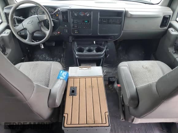 2006 Chevrolet Express Cargo с VIN 1GCHG35V961274658, выставлен на аукционе Copart как лот 47217195 с пробегом 169 354 миль миль и Чистый • Clean title. История ставок и продаж доступна на DreamBid. Изображение 8.
