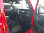 2022 Jeep Wrangler Unlimited Rubicon 392 с VIN 1C4JJXSJ5NW108831, выставлен на аукционе IAAI как лот 41686078 с пробегом 9 040 миль миль и . История ставок и продаж доступна на DreamBid. Изображение 5.