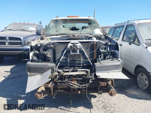 2006 Chevrolet Silverado 3500 с VIN 1GCHK39U56E158656, выставлен на аукционе IAAI как лот 43241267 с пробегом Не указан миль и . История ставок и продаж доступна на DreamBid. Изображение 11.