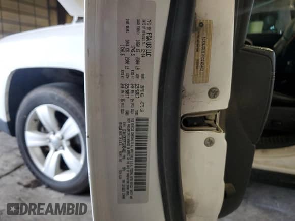 2015 Jeep Compass High Altitude с VIN 1C4NJDEB7FD245402, выставлен на аукционе Copart как лот 63697055 с пробегом 136 594 миль миль и Списание • Salvage title. История ставок и продаж доступна на DreamBid. Изображение 13.