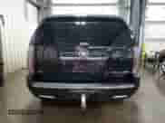 2013 Cadillac Escalade Premium z VIN 1GYS4CEF3DR305077, wystawiony jako Copart lot #66919755 z przebiegiem 82 288 mil mil oraz Szkoda całkowita • Salvage title. Historia ofert i sprzedaży dostępna na DreamBid. Obrazek 6.