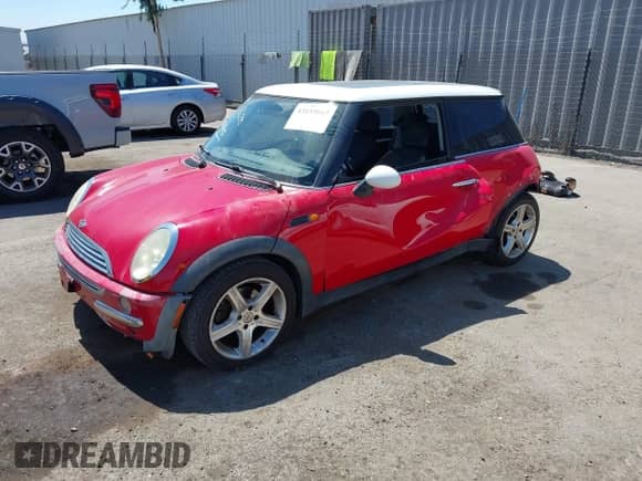 2003 MINI Hardtop z VIN WMWRC33423TE15239, wystawiony jako IAAI lot #43155867 z przebiegiem 134 681 mil mil oraz . Historia ofert i sprzedaży dostępna na DreamBid. Obrazek 2.