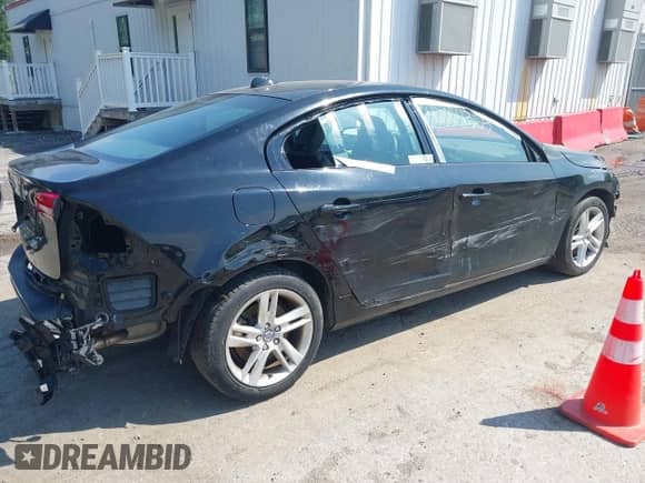 2015 Volvo S60 T5 Drive-E Premier with VIN YV140MFK6F1346875, listed as a IAAI auction lot 42004365 with 98,574 mi miles and . Bid and sale history available at DreamBid. Image 4.