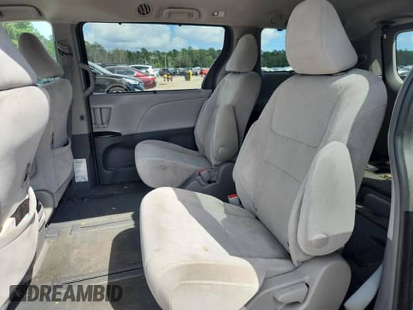 2015 Toyota Sienna LE z VIN 5TDJK3DC5FS127224, wystawiony jako Copart lot #65154475 z przebiegiem 108 661 mil mil oraz Szkoda całkowita • Salvage title. Historia ofert i sprzedaży dostępna na DreamBid. Obrazek 11.