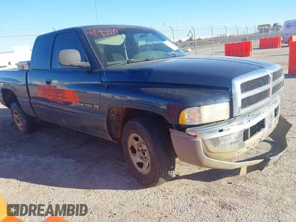 2000 Dodge 1500 z VIN 3B7HC12Y6YG149085, wystawiony jako IAAI lot #41453173 z przebiegiem 150 218 mil mil oraz . Historia ofert i sprzedaży dostępna na DreamBid. Obrazek 1.