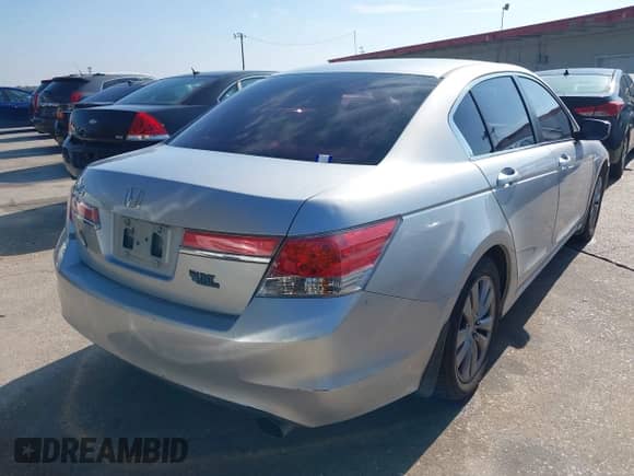 2011 Honda Accord EX z VIN 1HGCP2E72BA151012, wystawiony jako IAAI lot #43548214 z przebiegiem 206 392 mil mil oraz . Historia ofert i sprzedaży dostępna na DreamBid. Obrazek 4.
