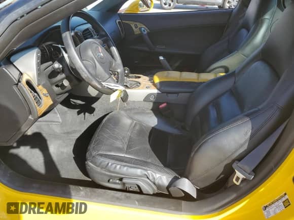 2005 Chevrolet Corvette с VIN 1G1YY24U055117410, выставлен на аукционе Copart как лот 84046495 с пробегом 48 114 миль миль и Чистый • Clean title. История ставок и продаж доступна на DreamBid. Изображение 7.