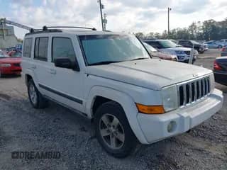 2007 Jeep Commander Sport z VIN 1J8HG48P07C635552, wystawiony jako IAAI lot #40533340 z przebiegiem Nie podano mil oraz . Historia ofert i sprzedaży dostępna na DreamBid. Obrazek 1.