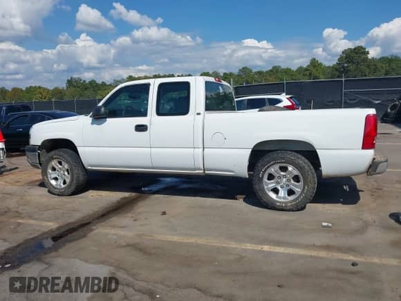 2005 Chevrolet Silverado 1500 LS z VIN 2GCEC19V951364379, wystawiony jako IAAI lot #43260409 z przebiegiem 160 813 mil mil oraz . Historia ofert i sprzedaży dostępna na DreamBid. Obrazek 14.