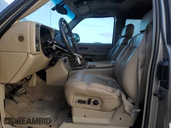 2001 Chevrolet Silverado 2500HD LS z VIN 1GCHK29121E196239, wystawiony jako Copart lot #86506404 z przebiegiem 165 759 mil mil oraz Szkoda całkowita • Salvage title. Historia ofert i sprzedaży dostępna na DreamBid. Obrazek 7.