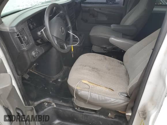 2008 Chevrolet Express Cargo с VIN 1GCFG15X181145992, выставлен на аукционе Copart как лот 47990785 с пробегом 142 167 миль миль и На запчасти • Non repairable. История ставок и продаж доступна на DreamBid. Изображение 7.