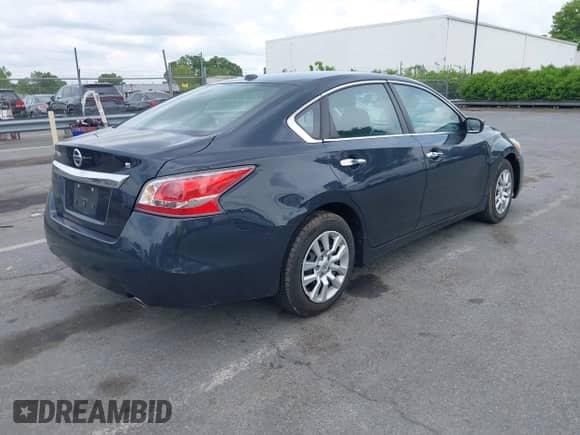 2015 Nissan Altima SL with VIN 1N4AL3AP0FN321255, listed as a IAAI auction lot 42120180 with 118,357 mi miles and . Bid and sale history available at DreamBid. Image 4.