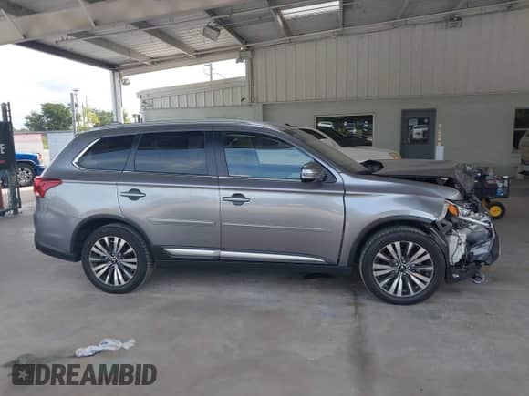 2020 Mitsubishi Outlander SE z VIN JA4AD3A3XLZ004568, wystawiony jako IAAI lot #43226960 z przebiegiem 133 629 mil mil oraz . Historia ofert i sprzedaży dostępna na DreamBid. Obrazek 14.