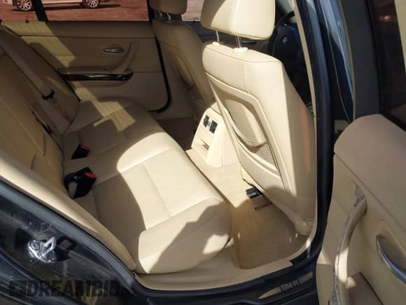 2009 BMW 3 Series 328i z VIN WBAPH73539E127636, wystawiony jako IAAI lot #43388990 z przebiegiem 117 602 mil mil oraz . Historia ofert i sprzedaży dostępna na DreamBid. Obrazek 8.