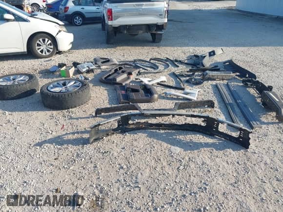 2016 Ford F-150 XLT z VIN 1FTEW1EG7GFD19712, wystawiony jako IAAI lot #42927063 z przebiegiem 146 108 mil mil oraz . Historia ofert i sprzedaży dostępna na DreamBid. Obrazek 19.