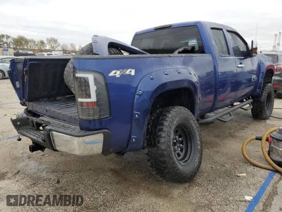 2013 GMC Sierra 1500 SL z VIN 1GTR2UEAXDZ157157, wystawiony jako Copart lot #79476284 z przebiegiem 159 905 mil mil oraz Szkoda całkowita • Salvage title. Historia ofert i sprzedaży dostępna na DreamBid. Obrazek 3.