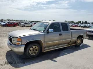 2001 GMC Sierra 1500 SLE z VIN 2GTEC19T111142086, wystawiony jako Copart lot #63218325 z przebiegiem 155 363 mil mil oraz Szkoda całkowita • Salvage title. Historia ofert i sprzedaży dostępna na DreamBid. Obrazek 1.