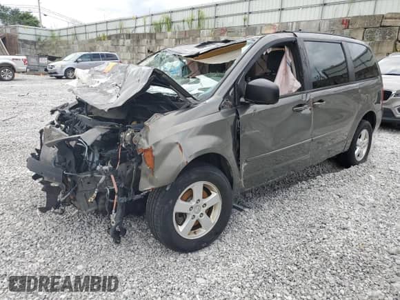 2010 Dodge Grand Caravan Hero z VIN 2D4RN3D15AR453151, wystawiony jako Copart lot #69928325 z przebiegiem Nie podano mil oraz Nie do naprawy • Non repairable. Historia ofert i sprzedaży dostępna na DreamBid. Obrazek 1.