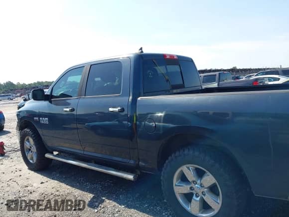 2016 Ram 1500 Big Horn z VIN 1C6RR7LT8GS113082, wystawiony jako IAAI lot #42692100 z przebiegiem 200 115 mil mil oraz . Historia ofert i sprzedaży dostępna na DreamBid. Obrazek 14.