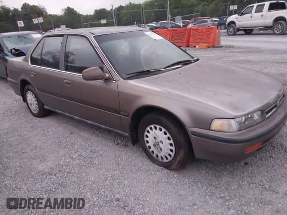 1993 Honda Accord LX z VIN JHMCB7650PC005838, wystawiony jako IAAI lot #42861998 z przebiegiem 217 028 mil mil oraz . Historia ofert i sprzedaży dostępna na DreamBid. Obrazek 1.