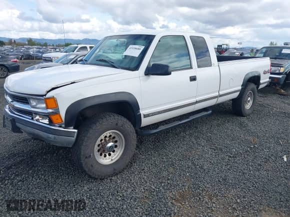 1998 Chevrolet Silverado 2500 с VIN 1GCGK29RXWE183330, выставлен на аукционе IAAI как лот 41938680 с пробегом 229 376 миль миль и . История ставок и продаж доступна на DreamBid. Изображение 2.