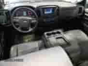 2017 Chevrolet Silverado 2500HD Work Truck z VIN 1GC2CUEGXHZ304568, wystawiony jako Copart lot #62554555 z przebiegiem 235 352 mil mil oraz Czysty tytuł • Clean title. Historia ofert i sprzedaży dostępna na DreamBid. Obrazek 8.