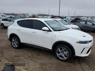 2024 Dodge Hornet R/T z VIN ZACPDFCW7R3A35249, wystawiony jako Copart lot #41580115 z przebiegiem 577 mil mil oraz Czysty tytuł • Clean title. Historia ofert i sprzedaży dostępna na DreamBid. Obrazek 4.