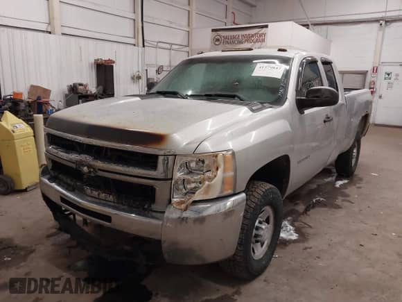2010 Chevrolet Silverado 2500HD Work Truck z VIN 1GC5KVBG0AZ186238, wystawiony jako IAAI lot #41379847 z przebiegiem 141 388 mil mil oraz . Historia ofert i sprzedaży dostępna na DreamBid. Obrazek 2.
