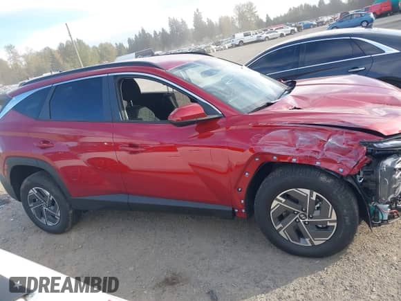 2025 Hyundai Tucson Blue z VIN KM8JBDD10SU372230, wystawiony jako IAAI lot #43462758 z przebiegiem 512 mil mil oraz . Historia ofert i sprzedaży dostępna na DreamBid. Obrazek 14.