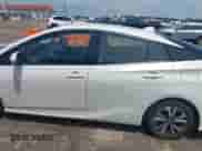 2018 Toyota Prius Plus z VIN JTDKARFP5J3070415, wystawiony jako IAAI lot #42701325 z przebiegiem 77 529 mil mil oraz . Historia ofert i sprzedaży dostępna na DreamBid. Obrazek 14.