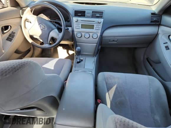 2011 Toyota Camry LE z VIN 4T4BF3EK0BR120512, wystawiony jako Copart lot #82115455 z przebiegiem 212 569 mil mil oraz Szkoda całkowita • Salvage title. Historia ofert i sprzedaży dostępna na DreamBid. Obrazek 8.