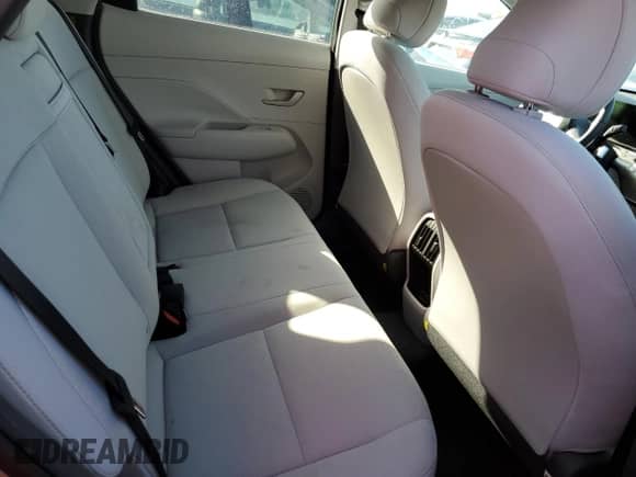 2024 Hyundai Kona SEL z VIN KM8HC3AB8RU134770, wystawiony jako Copart lot #74939454 z przebiegiem 5 049 mil mil oraz Nie do naprawy • Non repairable. Historia ofert i sprzedaży dostępna na DreamBid. Obrazek 11.