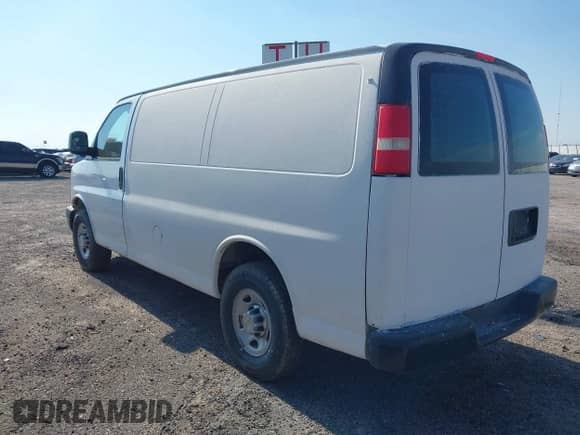 2012 Chevrolet Express Cargo z VIN 1GCWGFCA8C1193378, wystawiony jako IAAI lot #43114816 z przebiegiem 323 351 mil mil oraz . Historia ofert i sprzedaży dostępna na DreamBid. Obrazek 3.