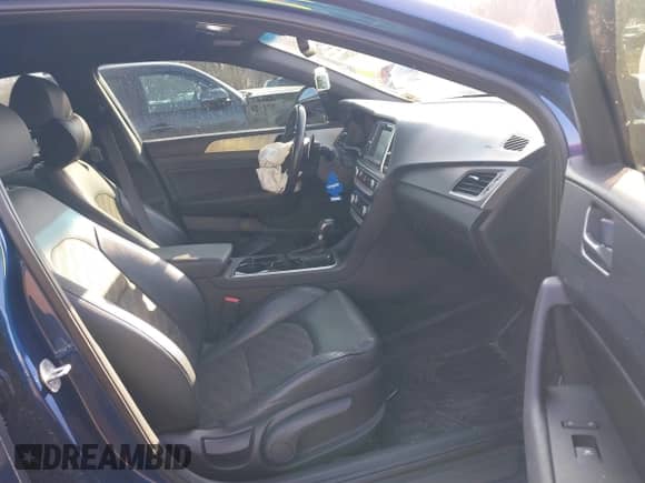 2019 Hyundai Sonata Sport z VIN 5NPE34AFXKH792154, wystawiony jako IAAI lot #41328069 z przebiegiem 68 504 mil mil oraz . Historia ofert i sprzedaży dostępna na DreamBid. Obrazek 5.