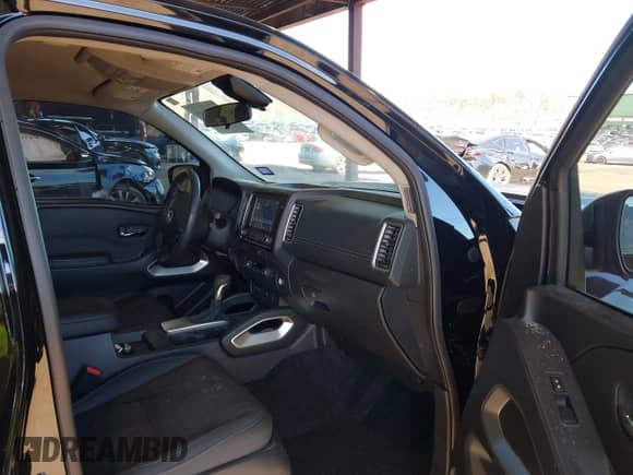 2024 Nissan Frontier SV с VIN 1N6ED1EJ1RN605501, выставлен на аукционе IAAI как лот 41649018 с пробегом 4 535 миль миль и . История ставок и продаж доступна на DreamBid. Изображение 5.