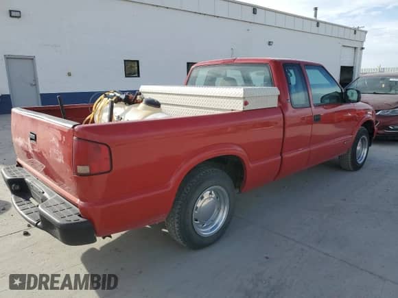 1999 Chevrolet S-10 LS с VIN 1GCCS19X5X8199717, выставлен на аукционе Copart как лот 75739414 с пробегом 141 786 миль миль и Списание • Salvage title. История ставок и продаж доступна на DreamBid. Изображение 3.